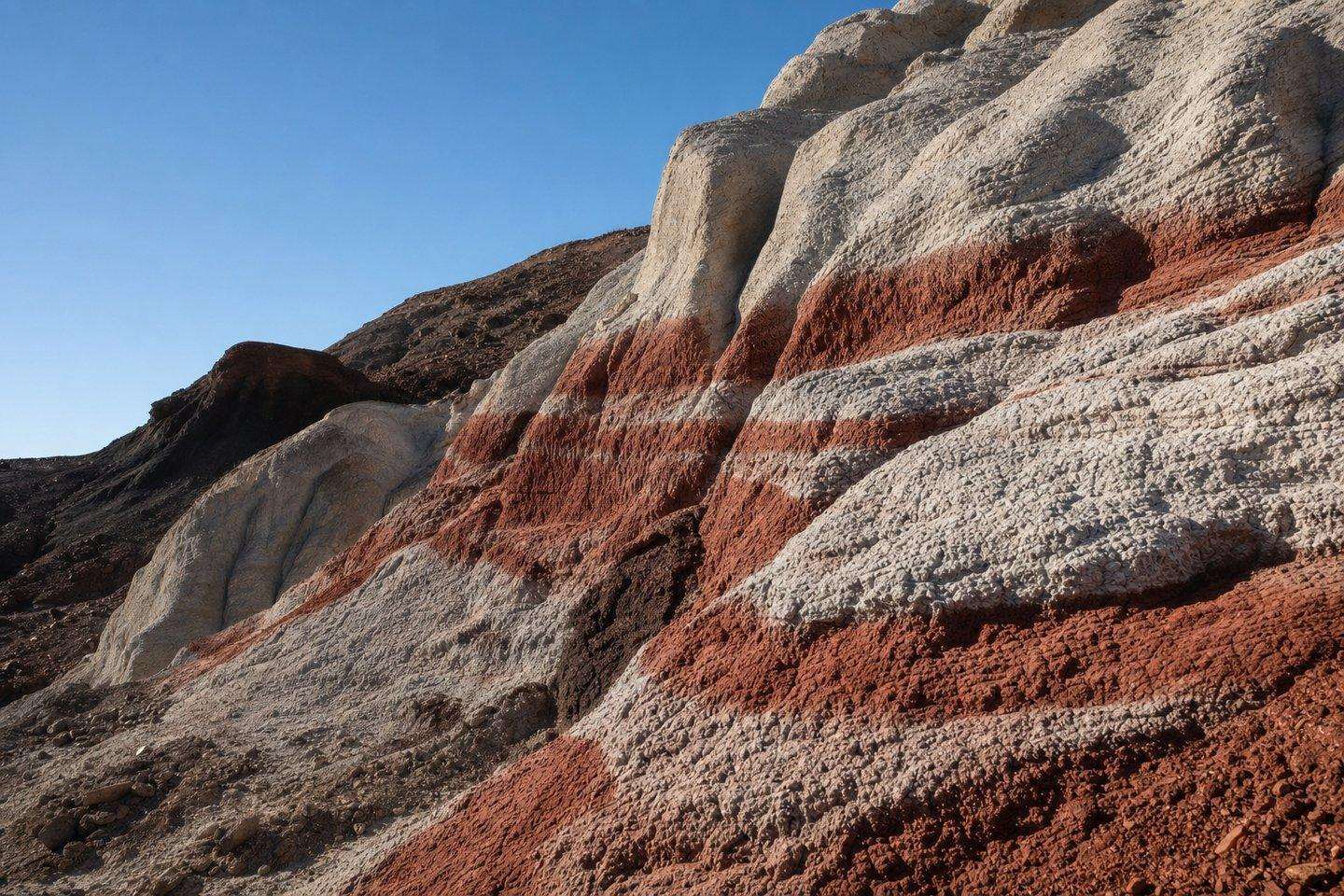 GeoPhoto: Geology Photography Spots in Kern County's Desert (AI-generated image)