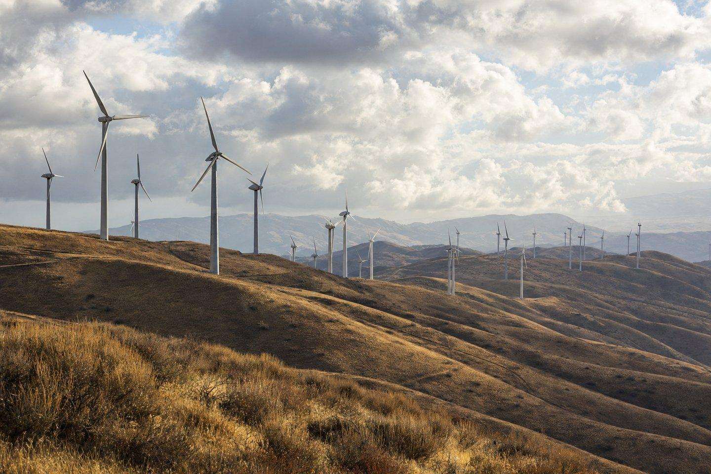 Tehachapi's Wind Farms: California's Pioneering Wind Energy Region (AI-generated image)